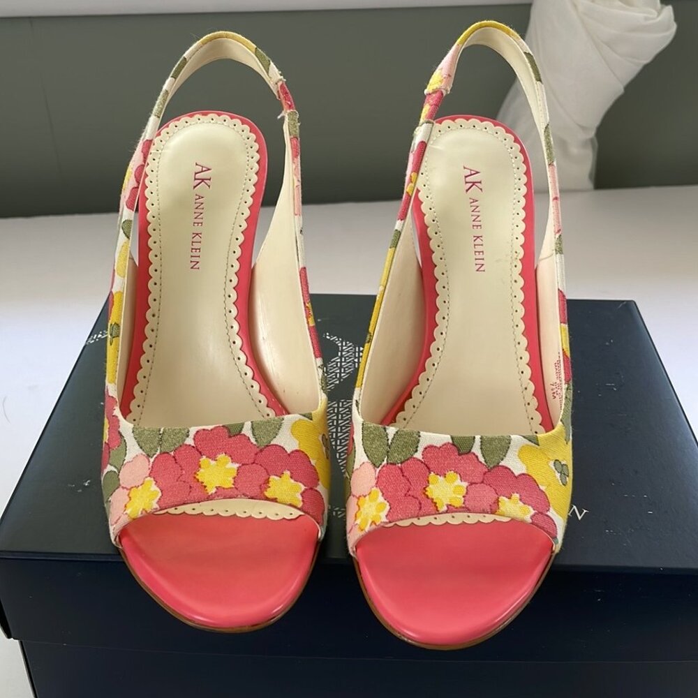 Anne Klein 7 1/2 Med Floral 3.9" Heels EUC With Box Worn once